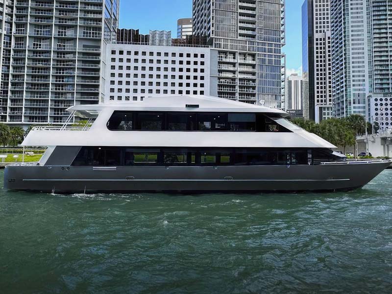 100' Skipperliner - Bote para Alquilar en Miami, Florida