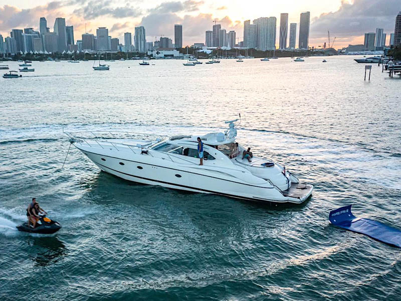 60' Predator - Bote para Alquilar en Miami, Florida