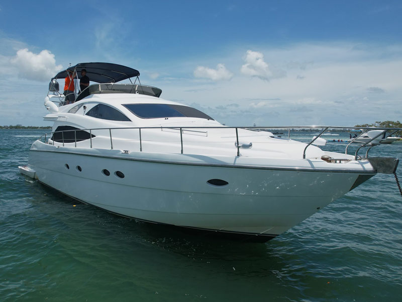 65' Aicon - Bote para Alquilar en Miami, Florida