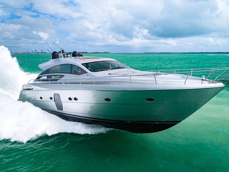 65' Pershing - Bote para Alquilar en Miami, Florida